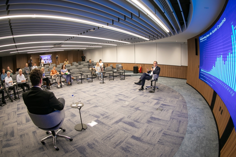 Presidente da FIESC, Mario Cezar de Aguiar, apresentou as perspectivas da indústria para 2024 (foto: Filipe Scotti)