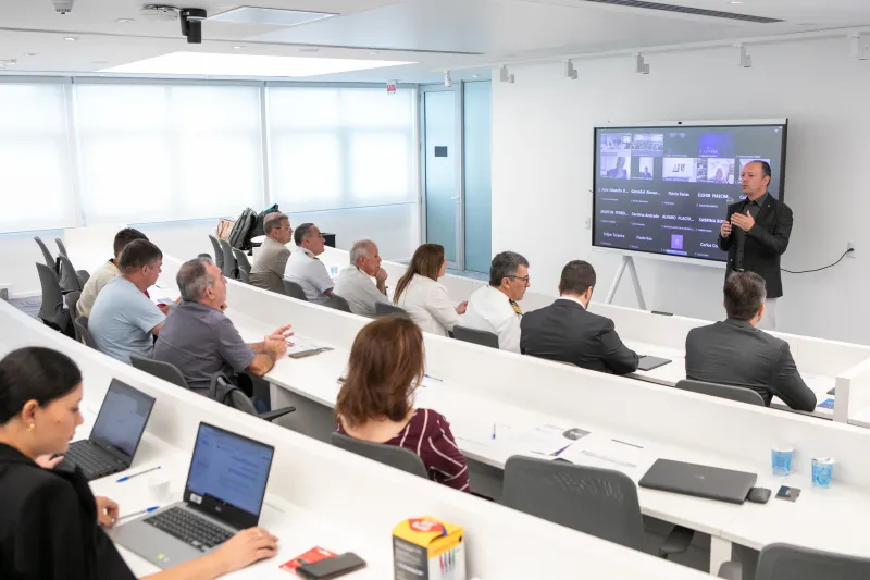 Diretor-executivo da Iana Tecnologia, Carlos Duek, em apresentação no Condefesa (foto: Filipe Scotti)