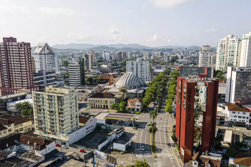 Emprega Já: confira total de candidatos e vagas abertas nas 10 maiores cidades de SC