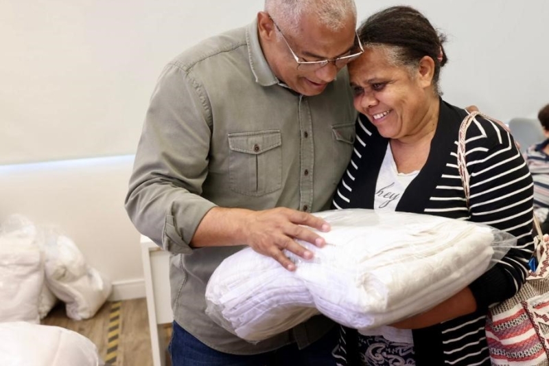 Döhler faz doação de toalhas e jogos de cama a moradores de Paraisópolis (SP)