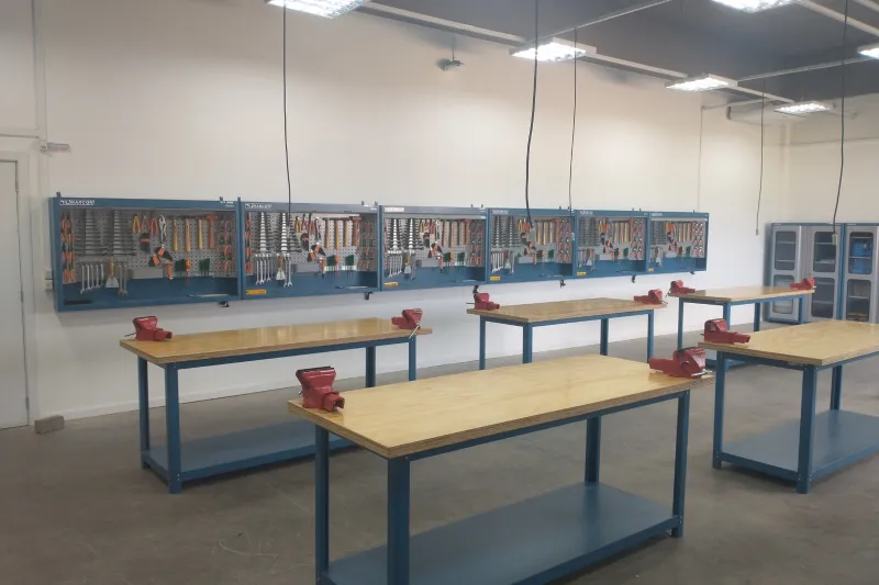 Unidade conta com estrutura completa de salas, móveis e equipamentos (Divulgação)