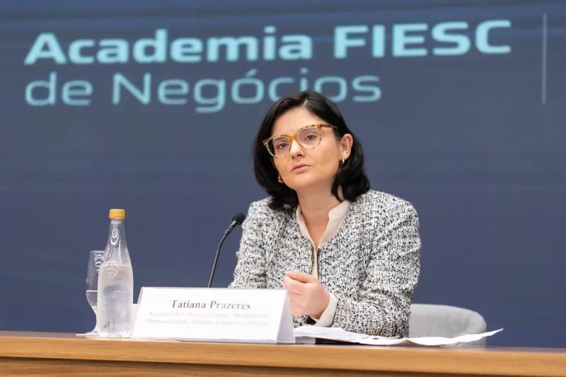 FIESC recebe Tatiana Prazeres para debater rumos do comércio exterior