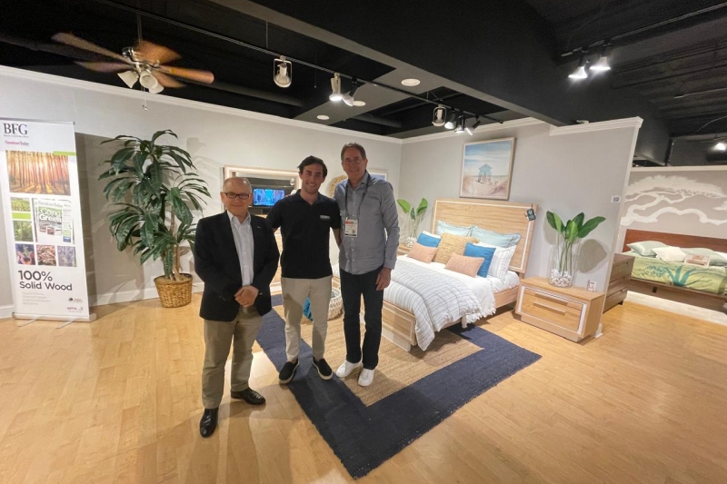 Visita à Rotta, indústria de móveis, de Caçador, que expôs na High Point Market