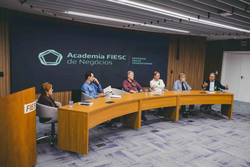 Livro analisa busca da economia de Santa Catarina por internacionalização