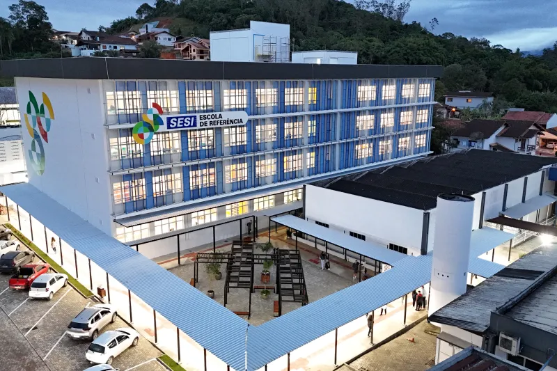 FIESC inaugura Escola SESI de Referência em Brusque, a segunda nesta semana