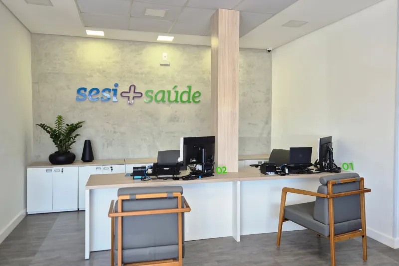 Recepção da Clínica SESI+Saúde; endereço é o mesmo, mas prédio mudou