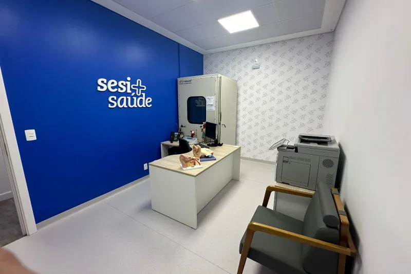 Consultórios são espaçosos e têm equipamentos modernos
