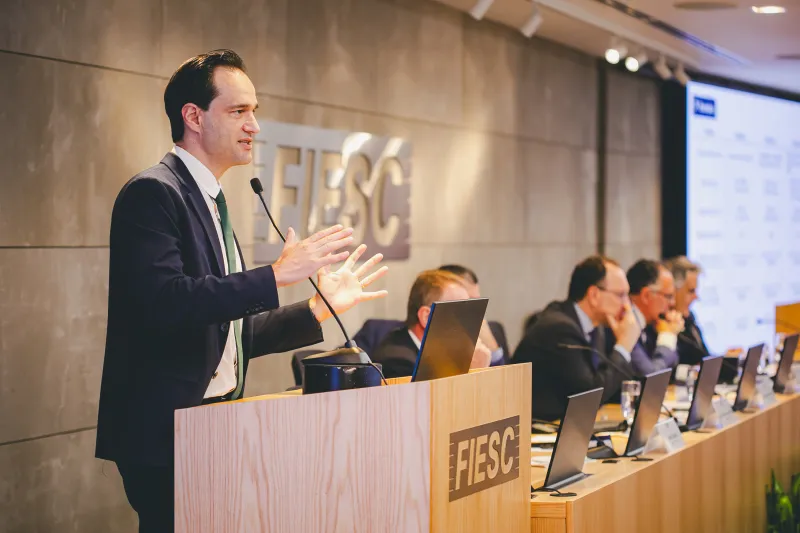 Isenções no IR são positivas, mas compensação está equivocada, diz FIESC