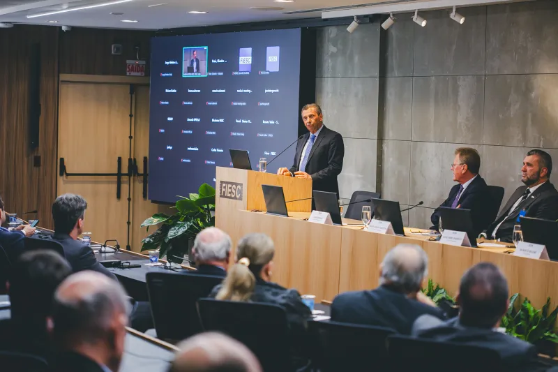 Líderes do executivo e do legislativo participam da reunião de diretoria da FIESC