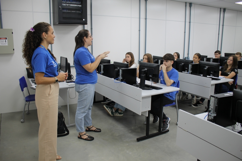 No Alto Vale do Itajaí, 900 jovens aprendizes iniciam o ano ingressando em indústrias