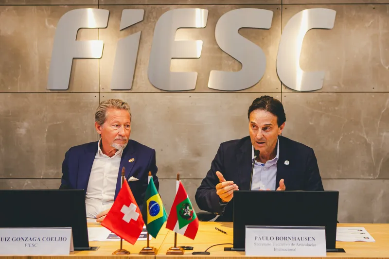 Luiz Gonzaga Coelho, presidente da Câmara da Indústria da Saúde da FIESC e sócio-fundador da C-Pack, e Paulo Bornhausen, secretário de Estado de Articulação Internacional. Foto: Filipe Scotti
