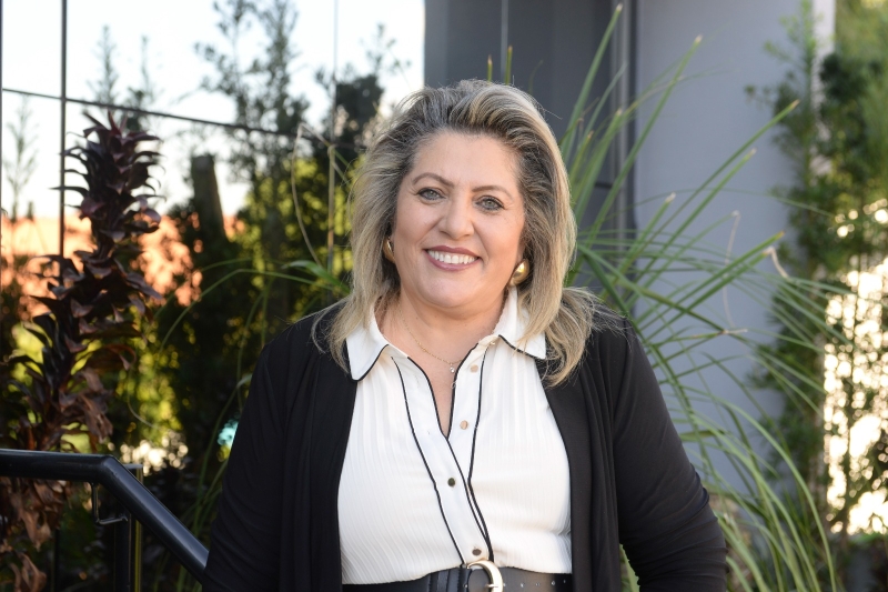 Luciane desenvolveu um sistema de desinfecção para caminhões em resposta ao surto global de gripe aviária. Foto: Divulgação/Fornari