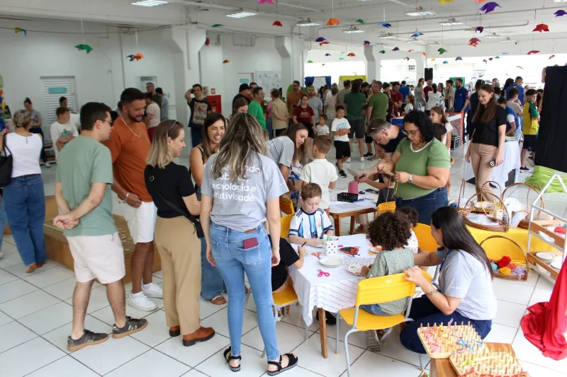 Dia da Família na Escola promove reflexões sobre o uso da tecnologia