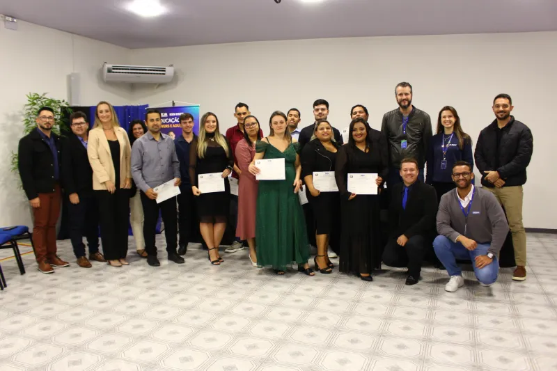 Formatura da EJA marca trajetória de superação e qualificação na Elber