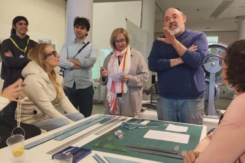 Marco Spaggiari, atelierista do Centro Internacional Loris Malaguzzi. 