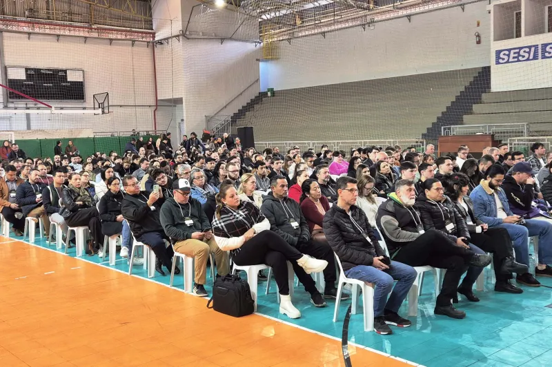 Em Jaraguá do Sul, público lotou ginásio para acompanhar palestra e oficinas