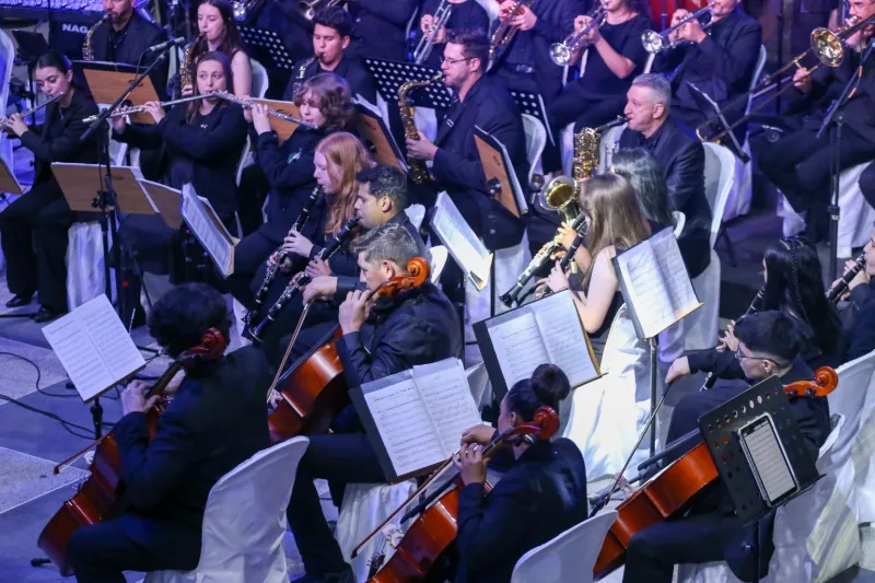 Músicos da Orquestra Jazz Sinfônica SIM durante concerto em Canoinhas 