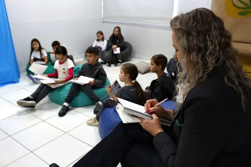 O diálogo com os estudantes tem por objetivo desenvolver o protagonismo e a responsabilidade. (Foto: Debora Claudio)