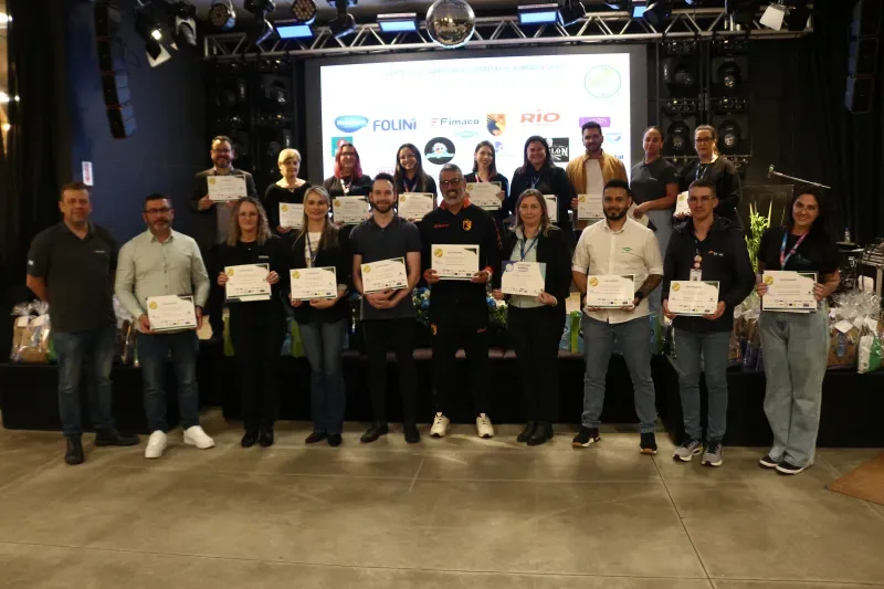 Programa Novos Caminhos homenageia jovens, empresas e parceiros no Alto Vale