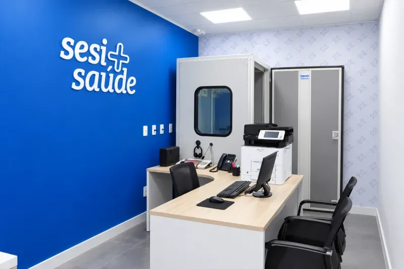 Espaço interno da clínica SESI em Curitibanos
