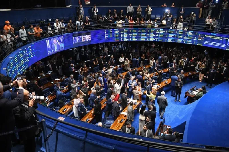 FIESC defende mudanças em emenda da jornada de trabalho durante regulamentação