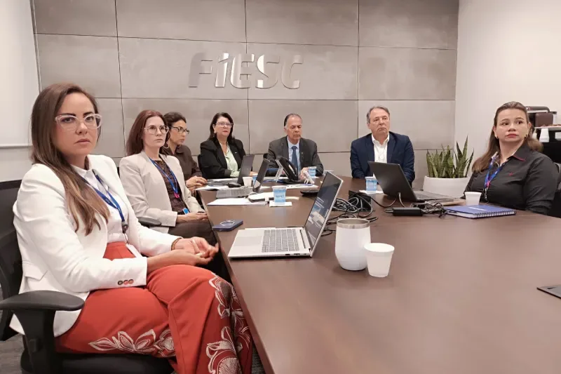 FIESC reúne indústrias para discutir efeitos do fim da 6x1