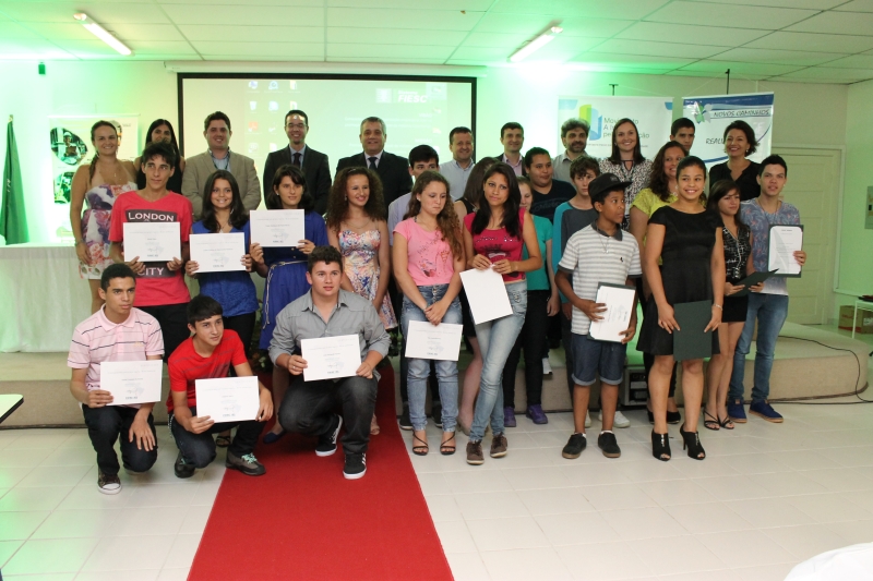 Jovens do Vale do Itapocu e do Planalto Norte concluem primeira etapa do Novos Caminhos. Foto: Flávio Ueta Jovens do Vale do Itapocu e do Planalto Norte concluem primeira etapa do Novos Caminhos. Foto: Flávio Ueta