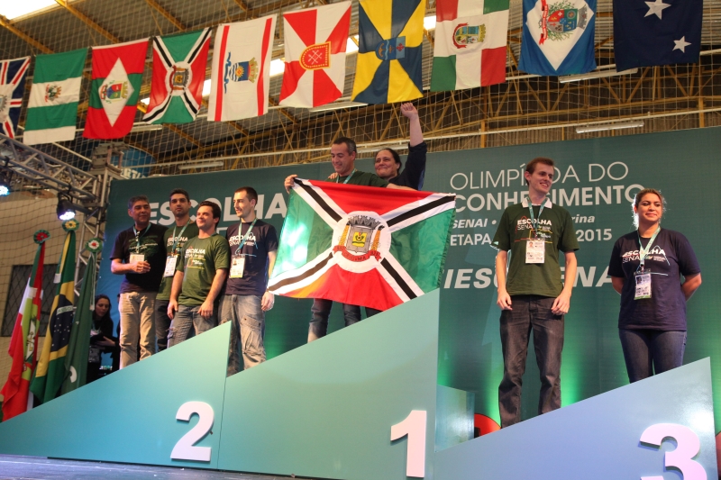 Equipes de Blumenau, Criciúma e Joinville, na premiação da Mostra Inova SENAI. Foto Robi Gartz Equipes de Blumenau, Criciúma e Joinville, na premiação da Mostra Inova SENAI. Foto Robi Gartz