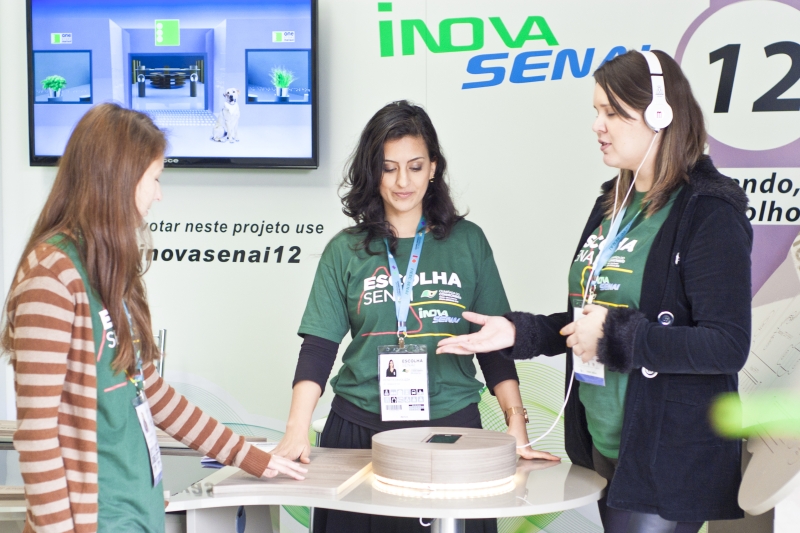 Equipe Jaraguá do Sul projetou loja para integração de cegos. Foto: Tom Cajaty Equipe Jaraguá do Sul projetou loja para integração de cegos. Foto: Tom Cajaty