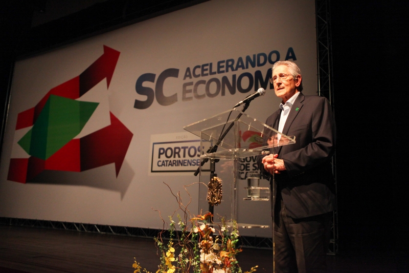 O incentivo a navegação de cabotagem e o aumento no número de fiscais sanitários foram algumas das principais reivindicações feitas pelo presidente da FIESC, Glauco José Côrte. (Foto: Filipe Scotti) O incentivo a navegação de cabotagem e o aumento no número de fiscais sanitários foram algumas das principais reivindicações feitas pelo presidente da FIESC, Glauco José Côrte. (Foto: Filipe Scotti)