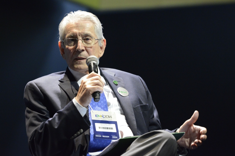 Presidente da FIESC, Glauco José Côrte, durante painel no ENAI (foto: Miguel Ângelo/CNI)