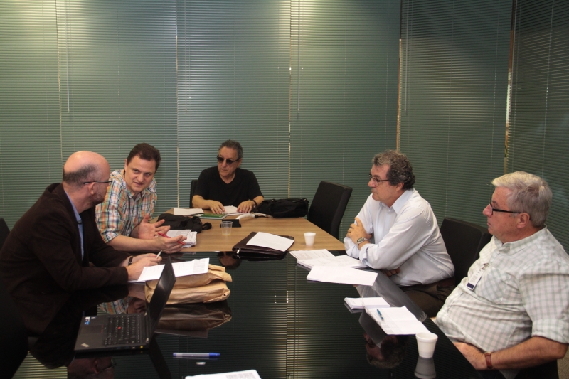 (da esquerda p/ direita) Kiefer, Fritsche, Lisboa, Perfeito e Schuch integraram a comissão julgadora (Foto: Filipe Scotti)