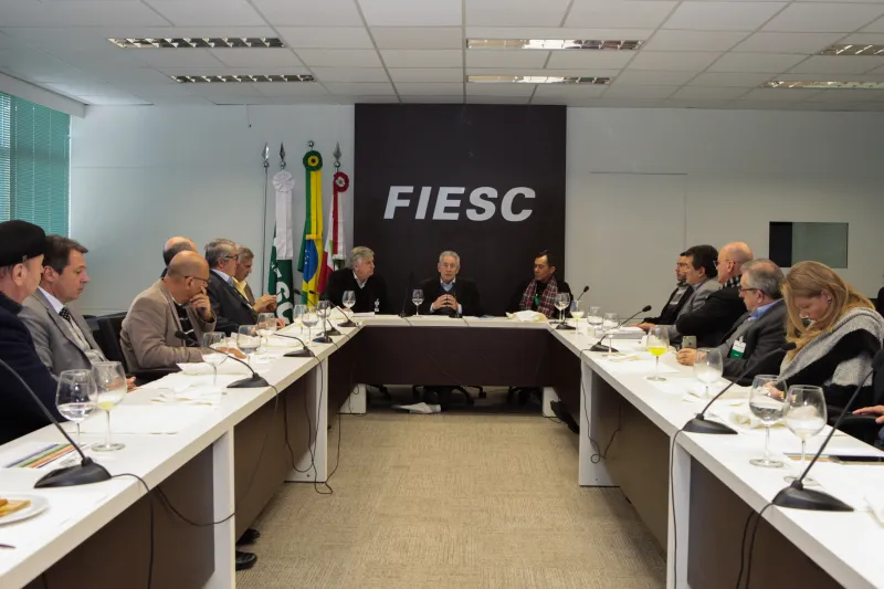 Encontro com representantes de sindicatos de indústrias foi realizado na FIESC, em Florianópolis (foto: Filipe Scotti)