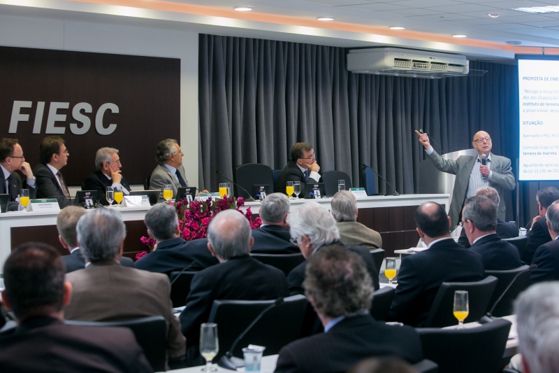 Deputado Esperidião Amin apresentou o projeto a industriais catarinenses (foto: Fernando Willadino) Deputado Esperidião Amin apresentou o projeto a industriais catarinenses (foto: Fernando Willadino)