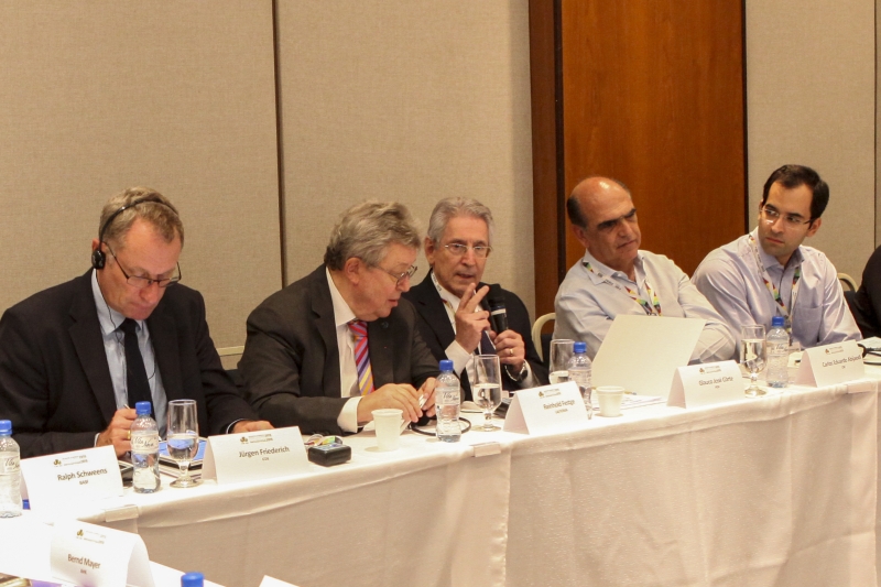 Brasileiros e alemães participaram do 6º Fórum das Pequenas e Médias Empresas, evento paralelo ao EEBA (foto: Heraldo Carnieri) Brasileiros e alemães participaram do 6º Fórum das Pequenas e Médias Empresas, evento paralelo ao EEBA (foto: Heraldo Carnieri)