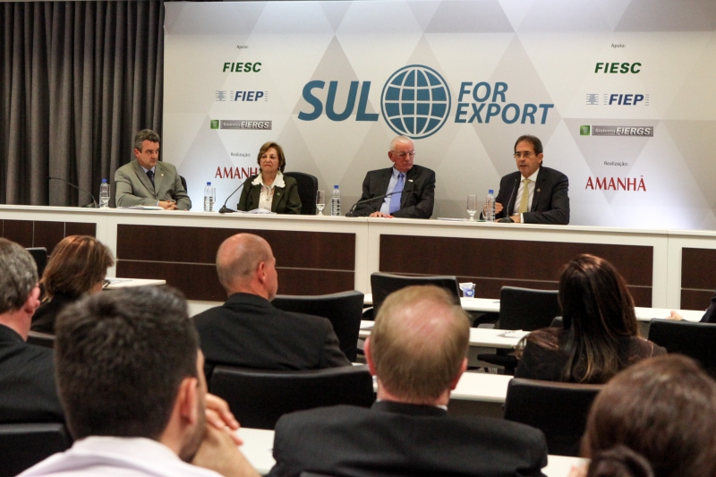 Para o primeiro vice-presidente da FIESC, Mario Cezar de Aguiar, é preciso diminuir o tamanho do estado e aumentar o investimento em infraestrutura. (Foto: Heraldo Carnieri)  Para o primeiro vice-presidente da FIESC, Mario Cezar de Aguiar, é preciso diminuir o tamanho do estado e aumentar o investimento em infraestrutura. (Foto: Heraldo Carnieri)