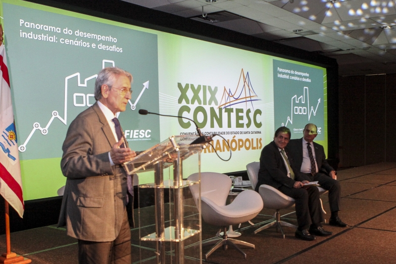 Côrte: "Vamos trabalhar, cada um fazer a sua parte, que nós vamos vencer a crise" (foto: Heraldo Carnieri) Côrte: "Vamos trabalhar, cada um fazer a sua parte, que nós vamos vencer a crise" (foto: Heraldo Carnieri)