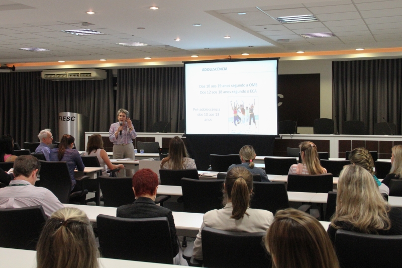 Dolma de Oliveira em conversa com os colaboradores da FIESC. Foto: Heraldo Carnieri Dolma de Oliveira em conversa com os colaboradores da FIESC. Foto: Heraldo Carnieri