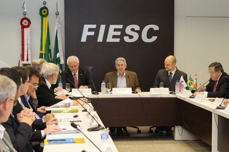Para o presidente da FIESC, Glauco José Côrte, é preciso equilibrar o fluxo comercial do Brasil com a Eslováquia. (Foto: Filipe Scotti) Para o presidente da FIESC, Glauco José Côrte, é preciso equilibrar o fluxo comercial do Brasil com a Eslováquia. (Foto: Filipe Scotti)