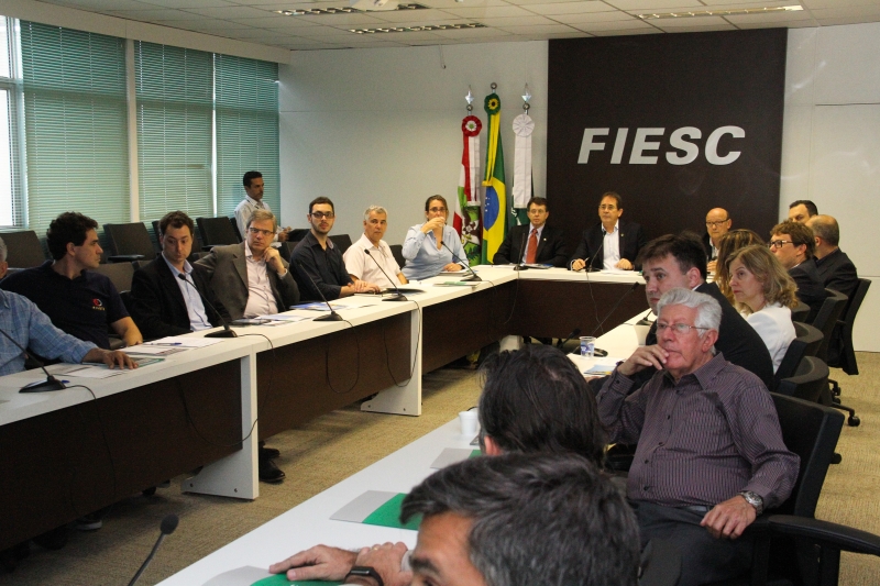 Para o presidente da câmara e primeiro vice-presidente da FIESC, Mario Cezar de Aguiar, é importante conciliar a manutenção da segurança com ganhos de competitividade. (Foto: Filipe Scotti) Para o presidente da câmara e primeiro vice-presidente da FIESC, Mario Cezar de Aguiar, é importante conciliar a manutenção da segurança com ganhos de competitividade. (Foto: Filipe Scotti)