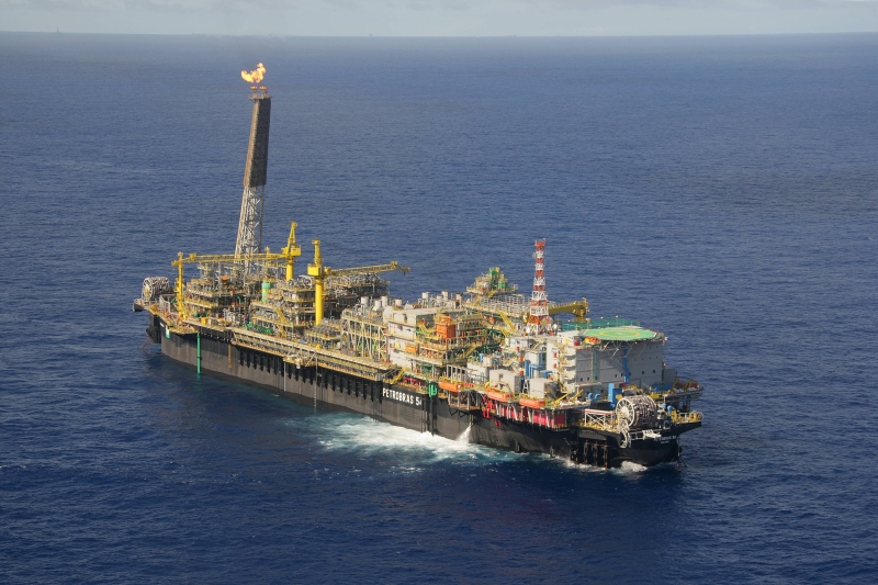 Dois estaleiros e uma operadora de plataforma de extração de petróleo apresentaram projetos a potenciais fornecedores. (Foto: Agência Petrobras)