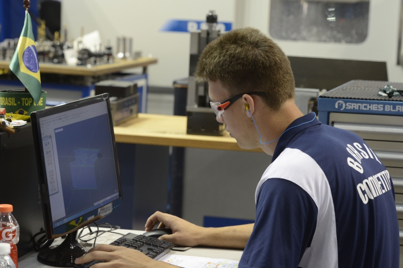 Depois de ter superado as etapas estadual e nacional, Alef Scholze obteve medalha de excelência no torneio internacional, em agosto, na capital paulista. Foto José Paulo Lacerda/CNI Depois de ter superado as etapas estadual e nacional, Alef Scholze obteve medalha de excelência no torneio internacional, em agosto, na capital paulista. Foto José Paulo Lacerda/CNI