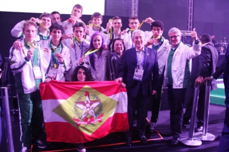 Catarinenses celebram a conquista das medalhas. Foto: Ivonei Fazzioni