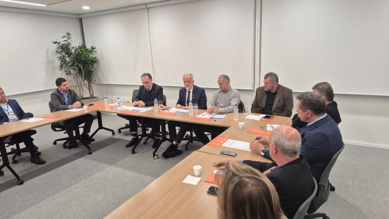 Presidentes de sindicatos e construtores participam de reunião que deu posse ao novo presidente do Conselho da Construção