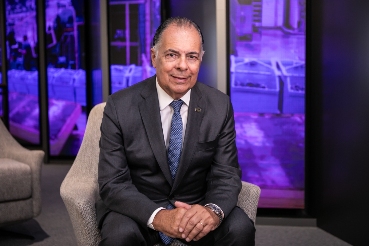 Gilberto Seleme sorrindo