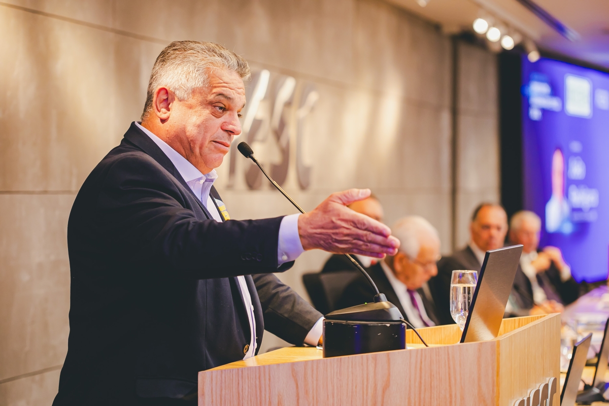 João Rodrigues fala em evento da FIESC para empresários sobre propostas de gestão